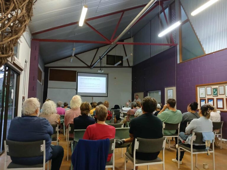 Shaun Walsh from Urban Wildlife Gardens presenting at the April Landcare Linkup 2025.